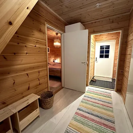 Seaview Cabin, Between Tamok And Lyngen Alps *