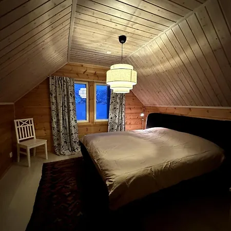 Seaview Cabin, Between Tamok And Lyngen Alps *